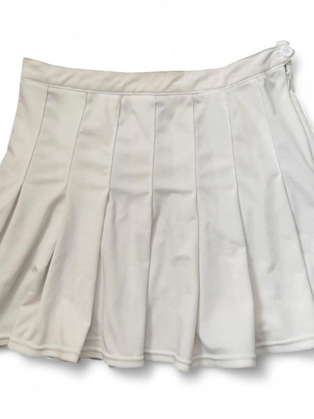Avidlove white pleated skirt with button detail #preppy #coquette #feminine